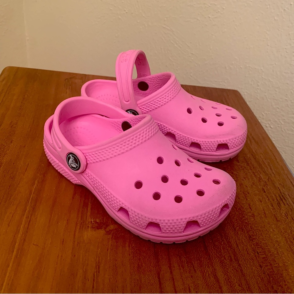 Kid’s Crocs in pink